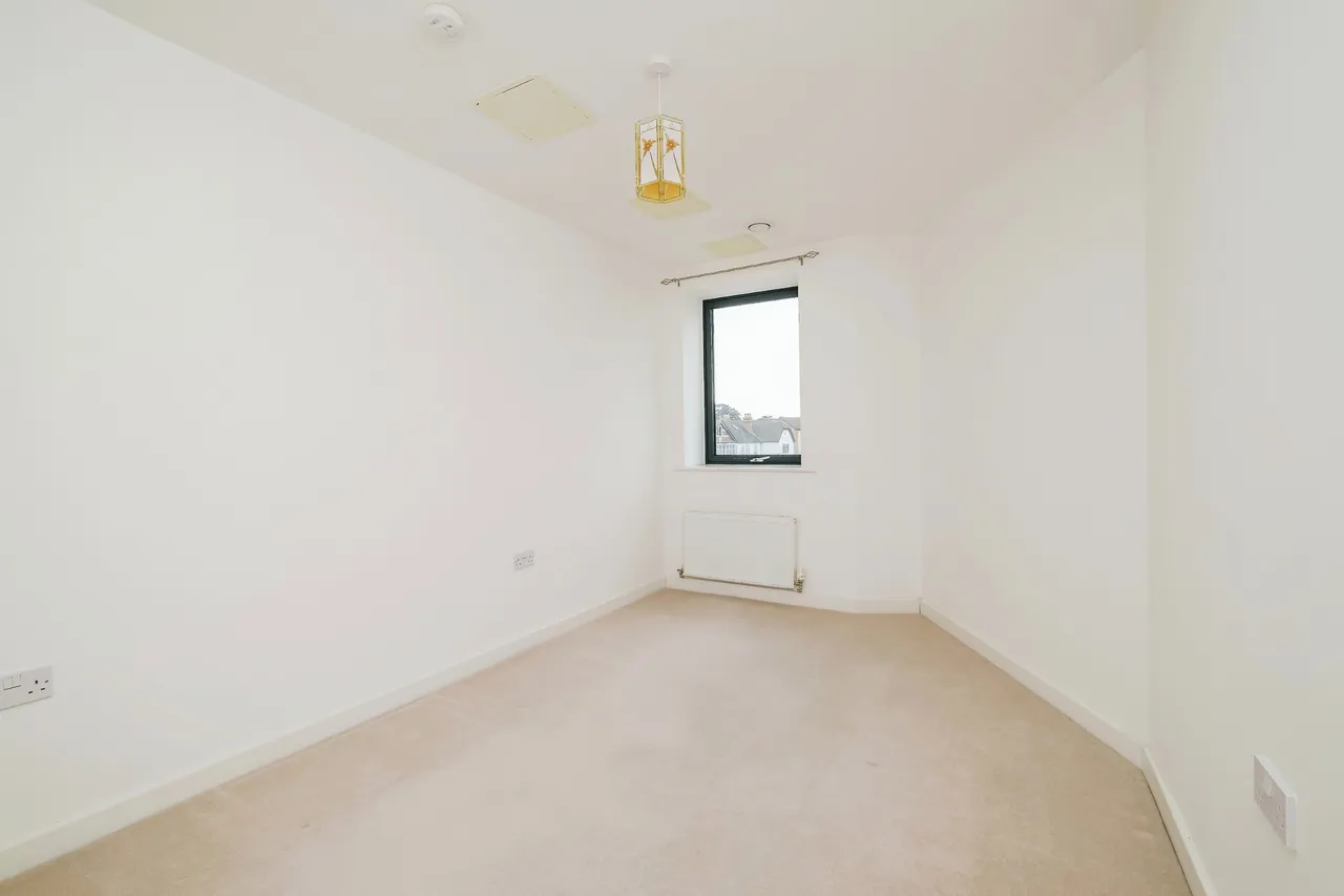 Victory Park Road, Addlestone, KT15, photo 7