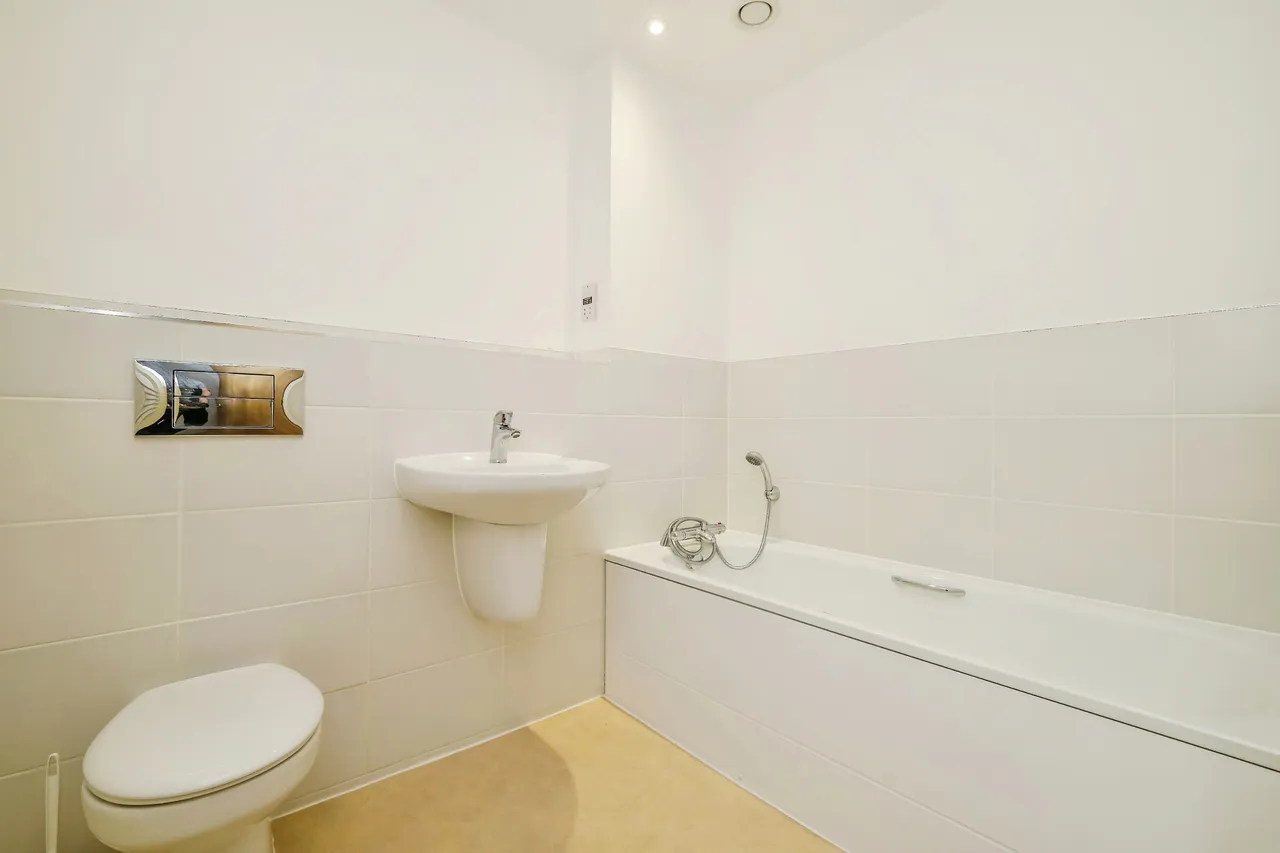Victory Park Road, Addlestone, KT15, photo 9