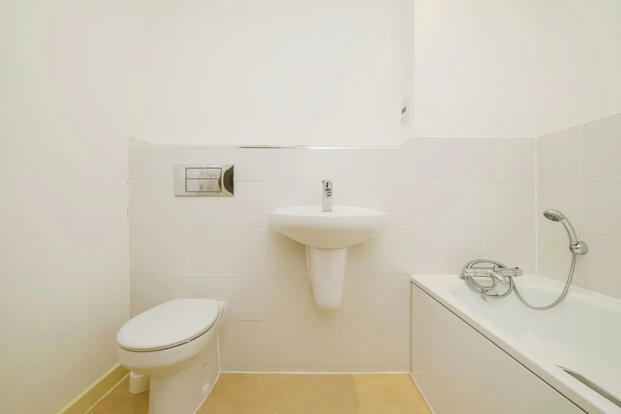 Victory Park Road, Addlestone, KT15, photo 11