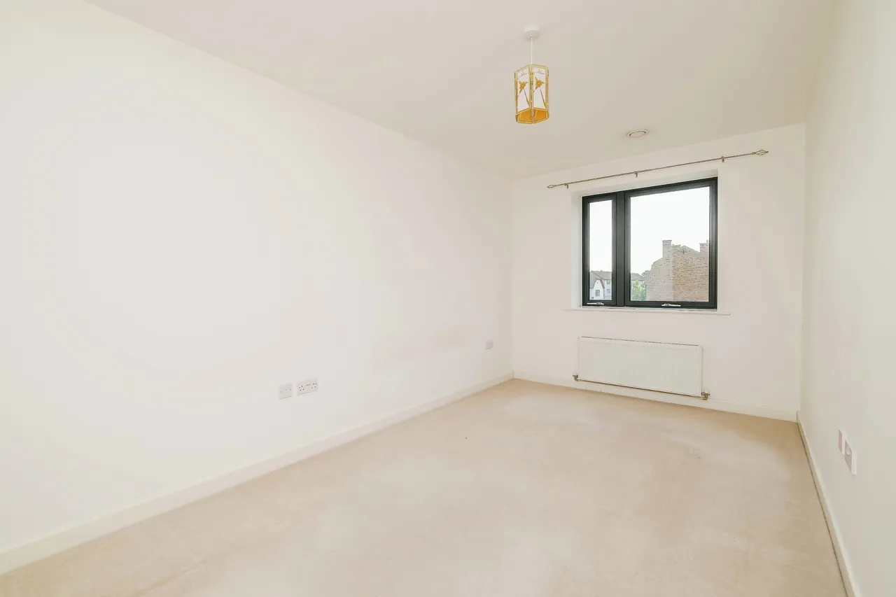 Victory Park Road, Addlestone, KT15, photo 5
