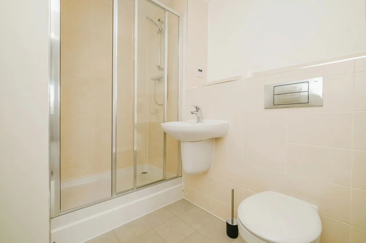 Victory Park Road, Addlestone, KT15, photo 10