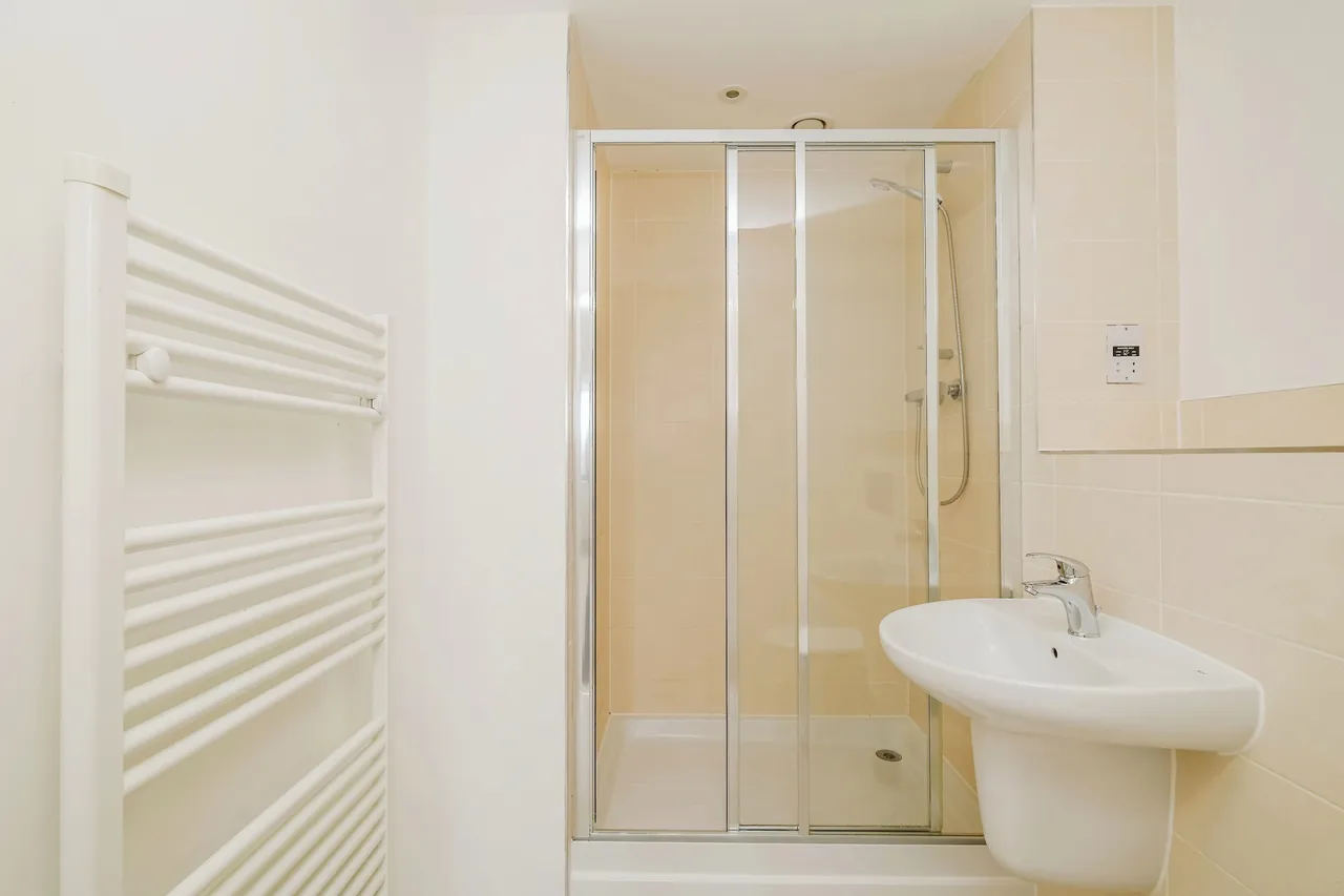 Victory Park Road, Addlestone, KT15, photo 8