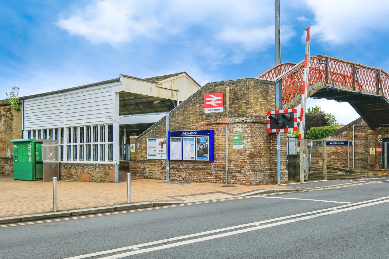 Victory Park Road, Addlestone, KT15, photo 12