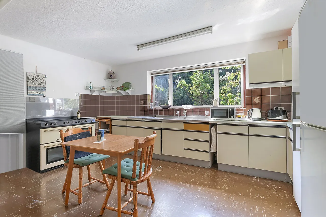 Priory Close, Dorking, RH4, photo 3