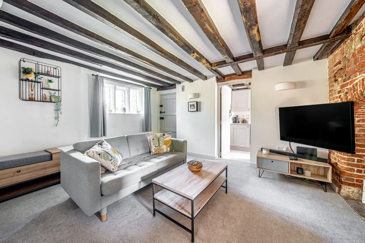 Wyatts Close, Godalming, GU7, photo 2
