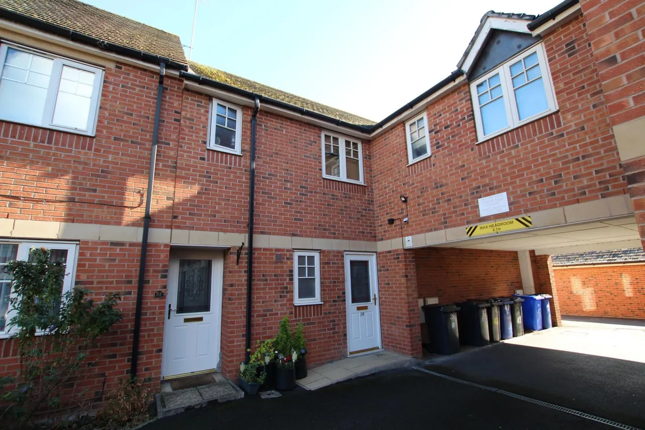 2 bed flat for sale, Caroline Court, Burton-On-Trent, DE14
