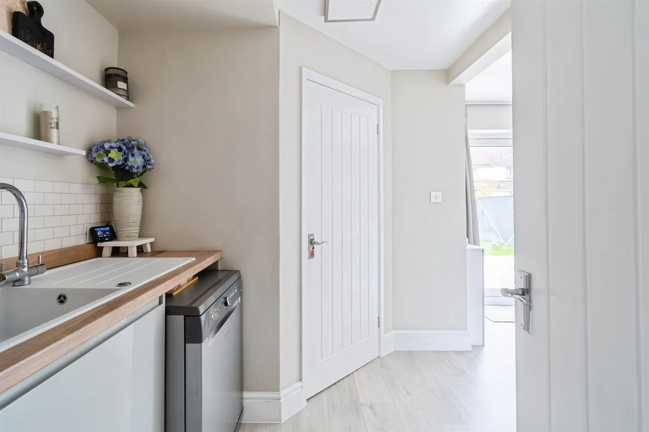Pound Close, Lyneham, SN15, photo 9