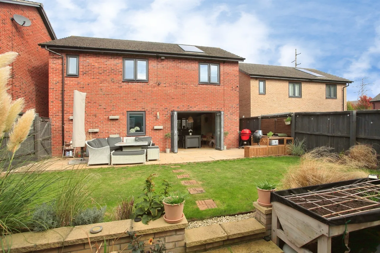 Beluga Close, Peterborough, PE2, photo 2