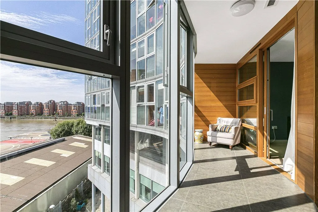 Lombard Road, London, SW11, photo 12