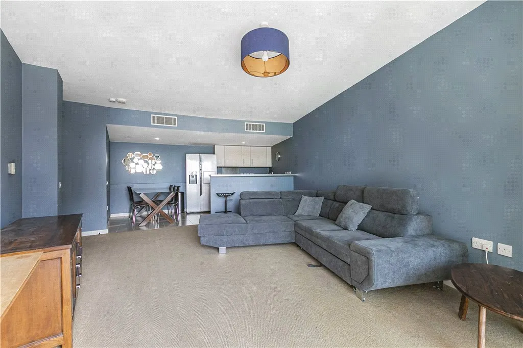 Lombard Road, London, SW11, photo 7