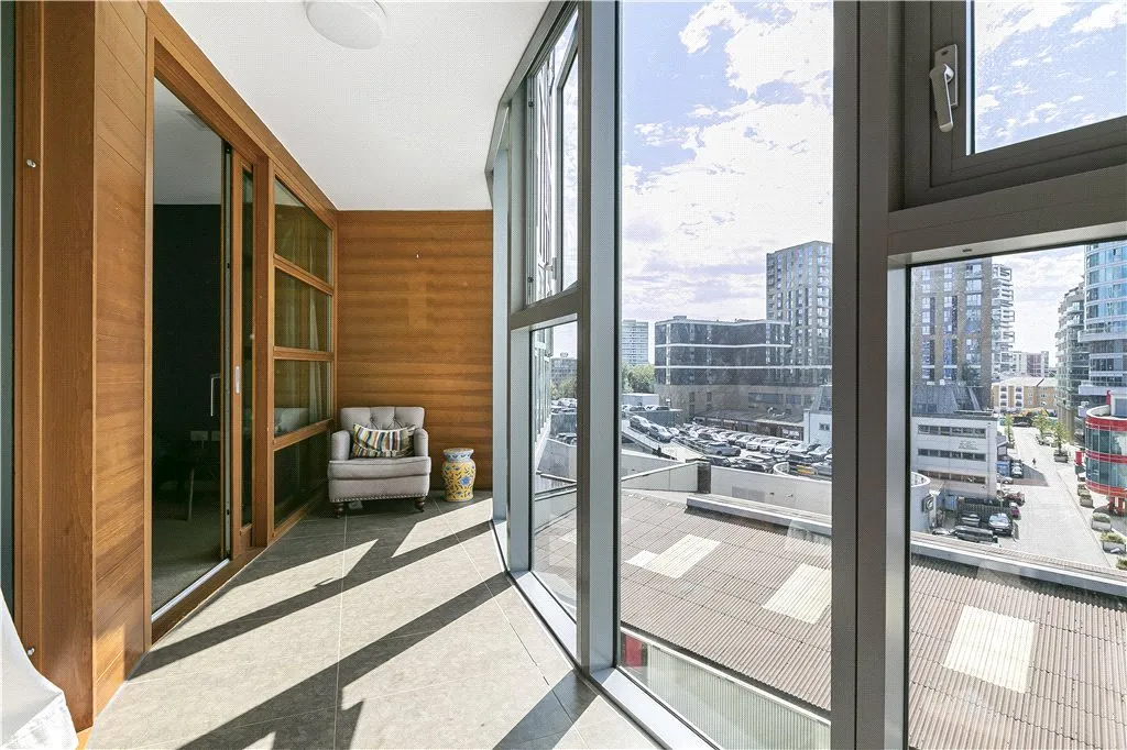 Lombard Road, London, SW11, photo 13