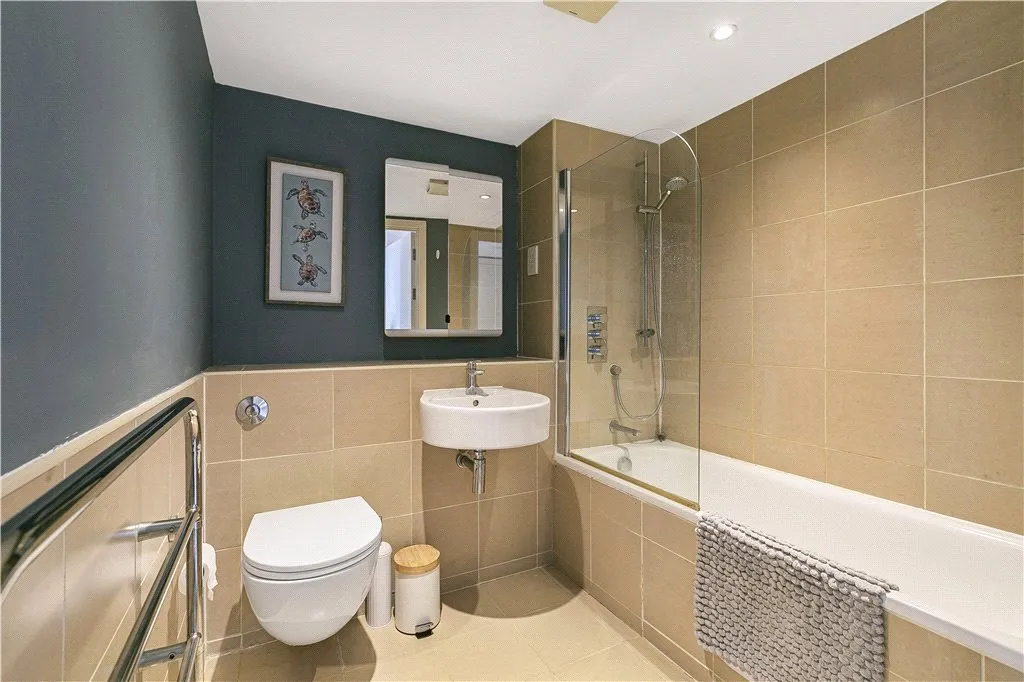 Lombard Road, London, SW11, photo 11