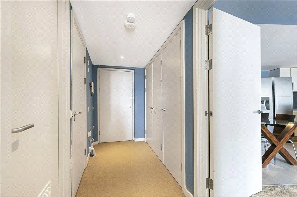 Lombard Road, London, SW11, photo 9