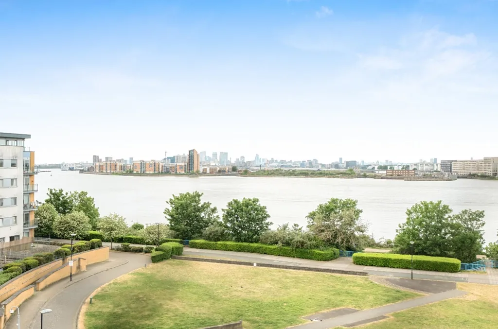 2 bed flat for sale, Tideslea Path, Thamesmead, SE28