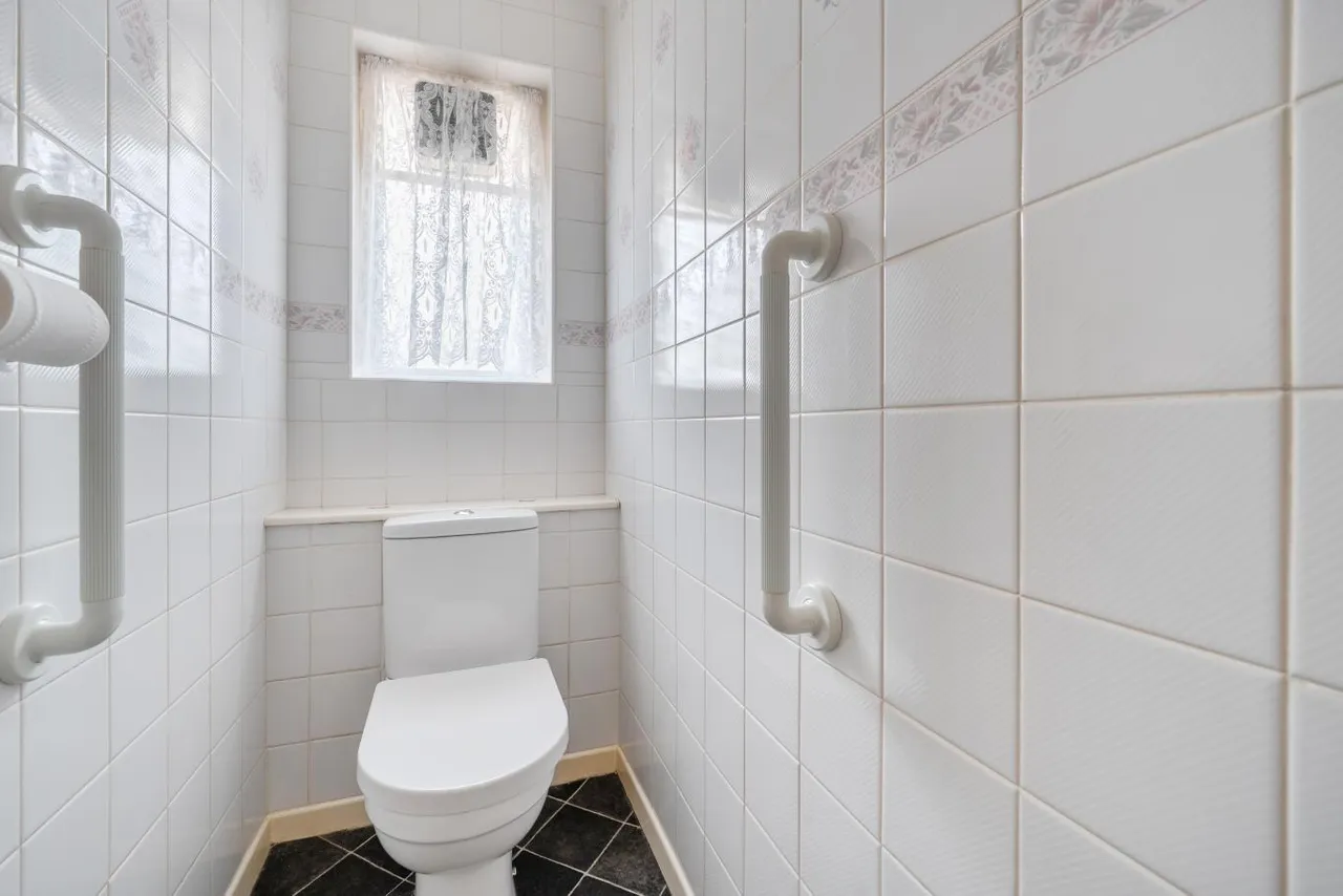 Kinson Road, BH10, photo 16
