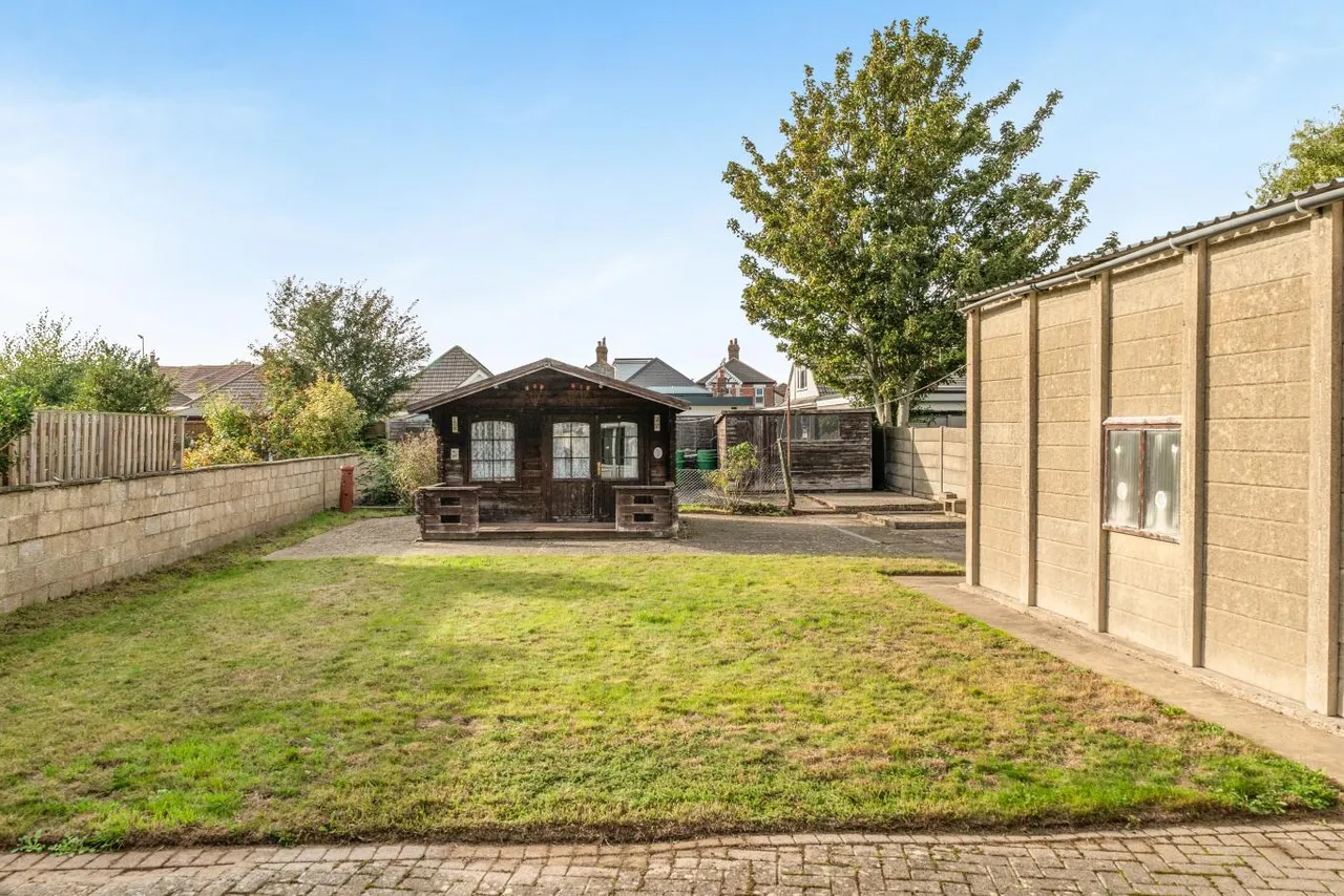 Kinson Road, BH10, photo 20