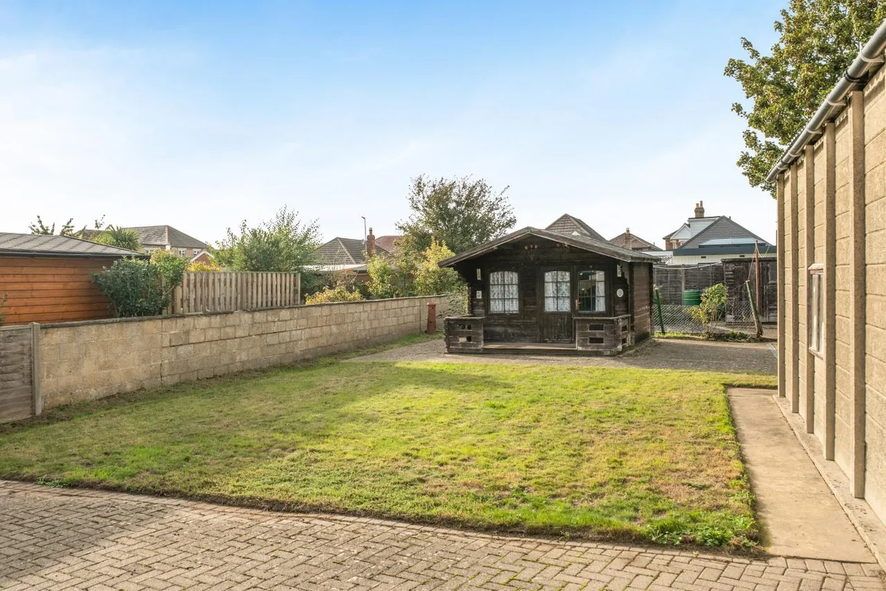 Kinson Road, BH10, photo 3