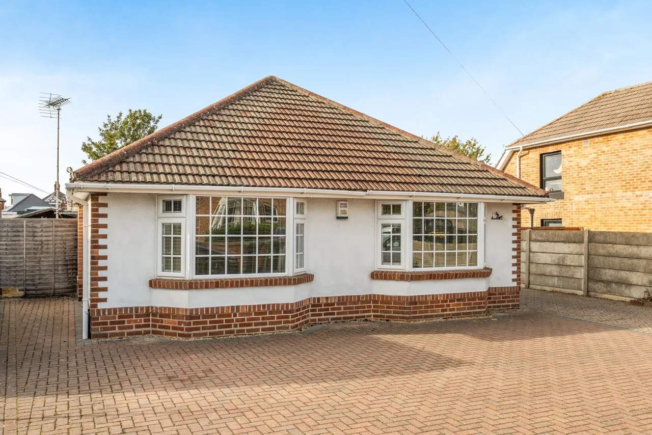 Kinson Road, BH10, photo 22