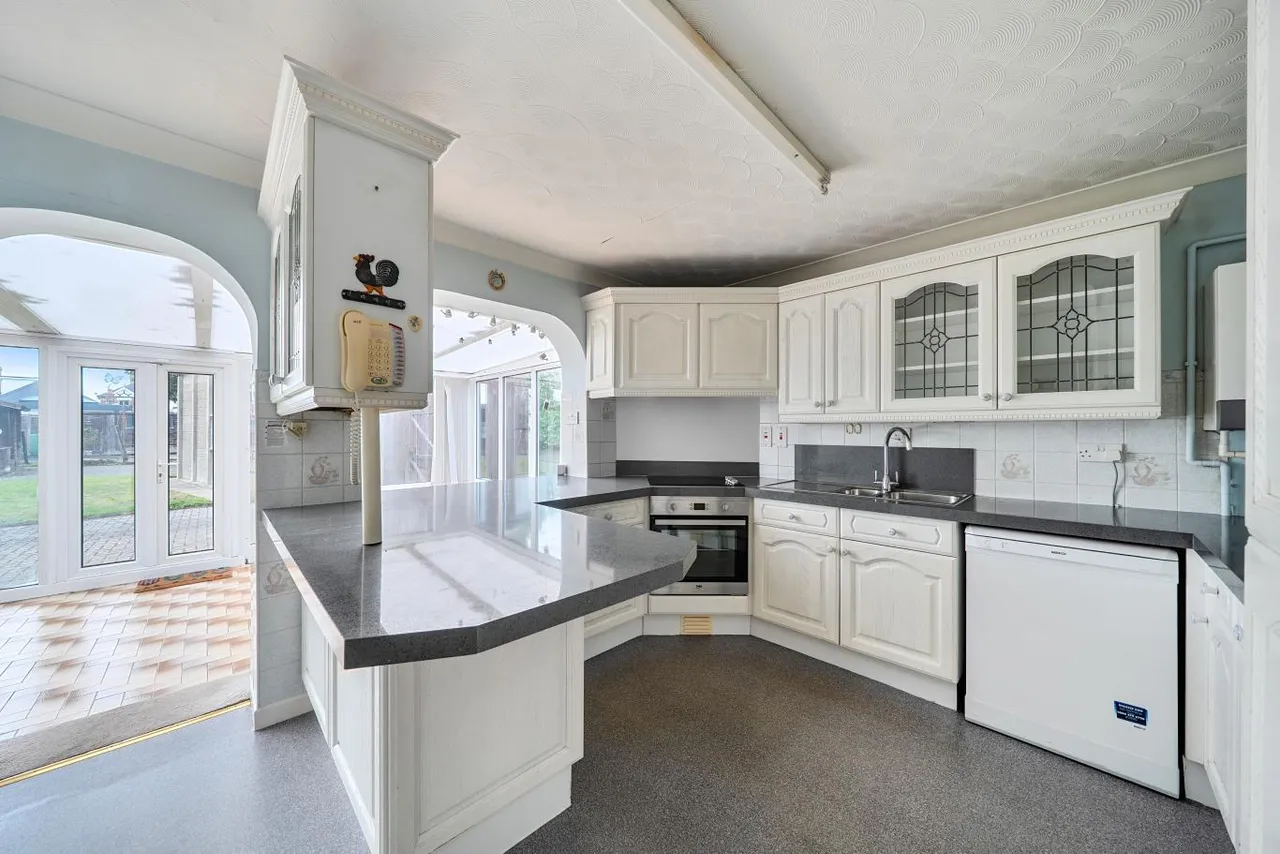 Kinson Road, BH10, photo 8