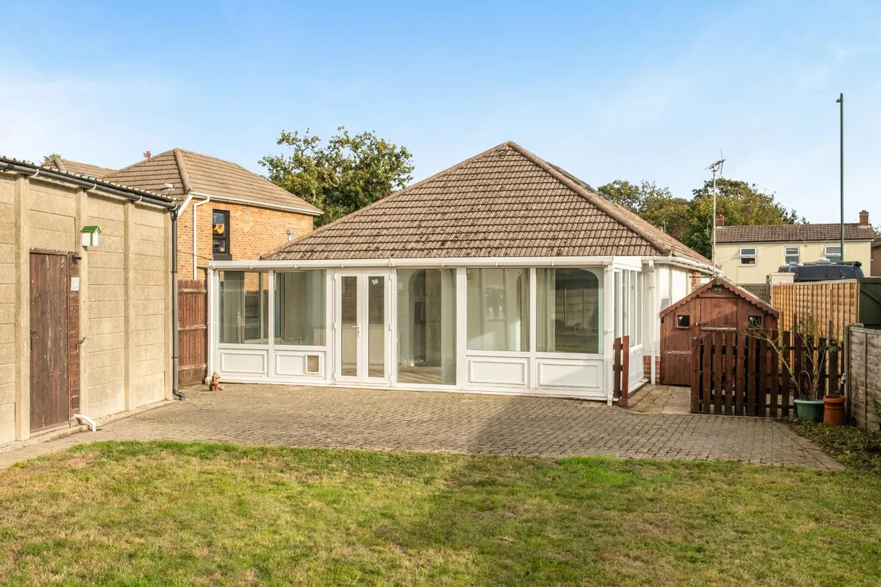 Kinson Road, BH10, photo 21
