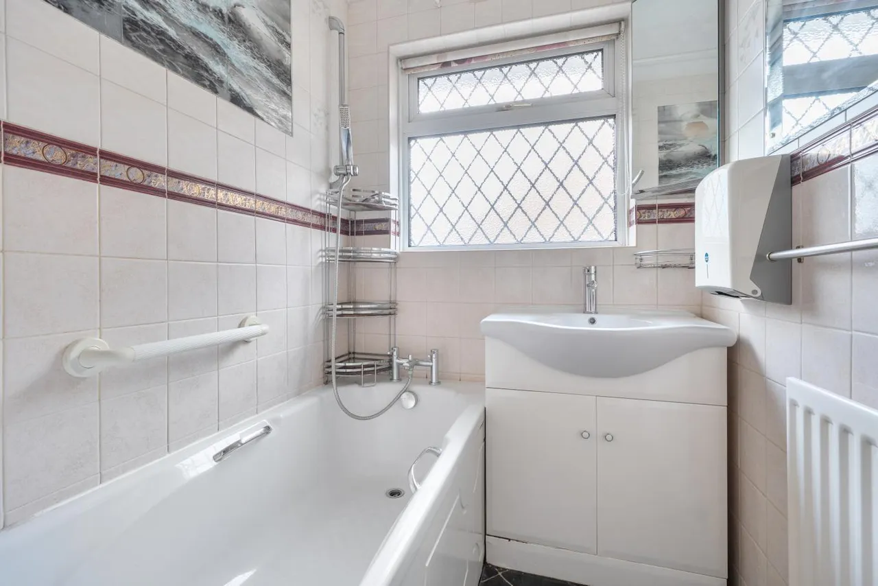 Kinson Road, BH10, photo 15