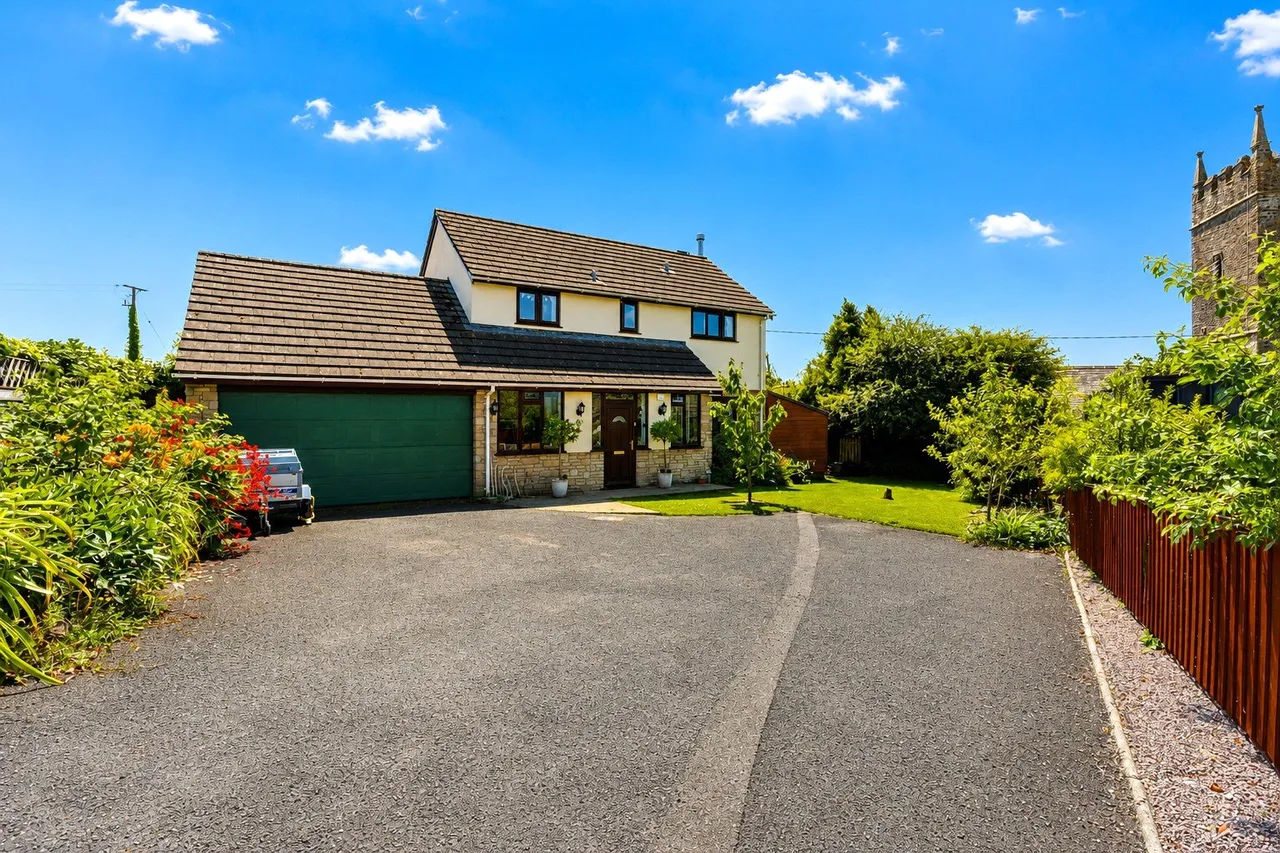 4 bed house for sale, St. Andrews Close, Yarnscombe, EX31