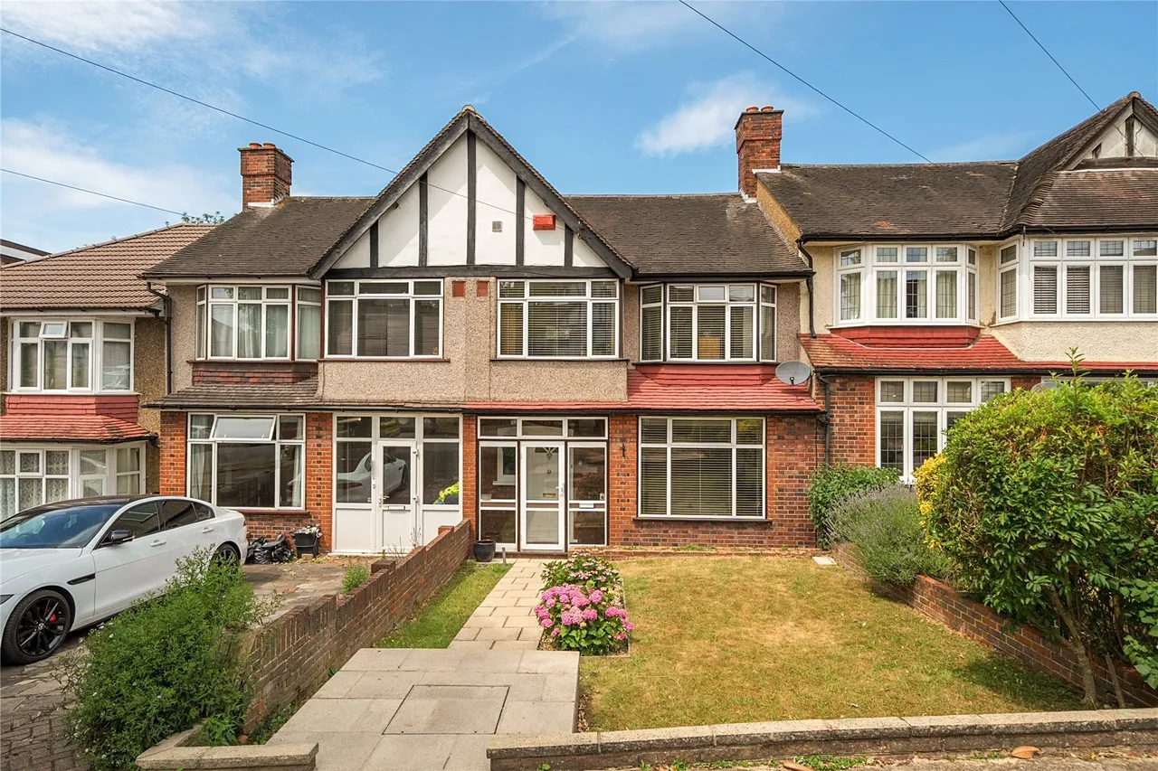 3 bed house for sale — The Avenue, West Wickham, BR4