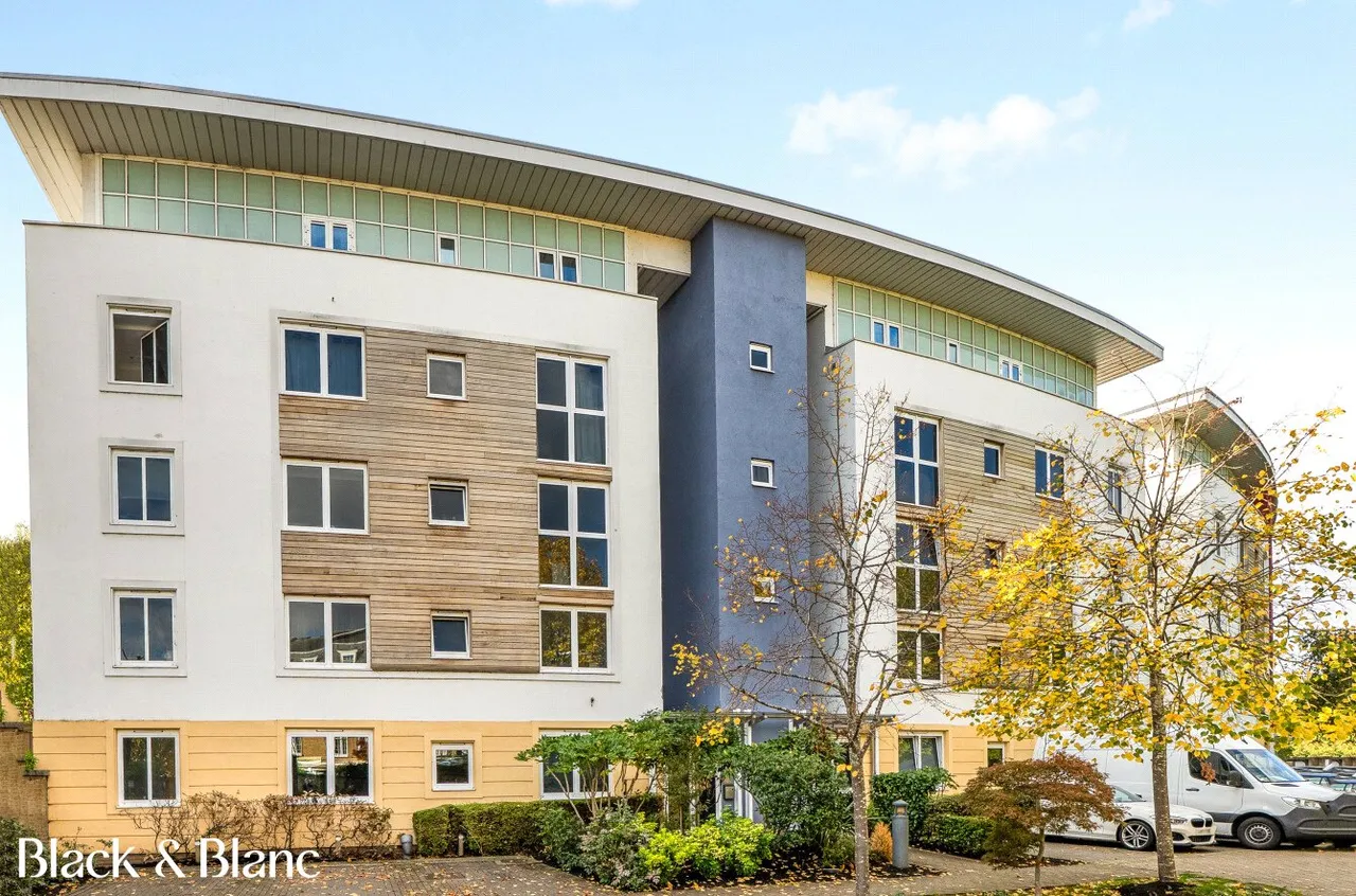 2 bed flat for sale, Creswell Drive, Langley Waterside, BR3