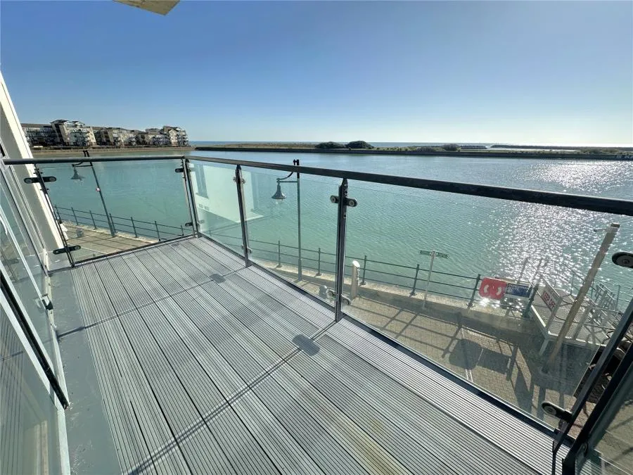 2 bed flat for sale, Midway Quay, Eastbourne, BN23
