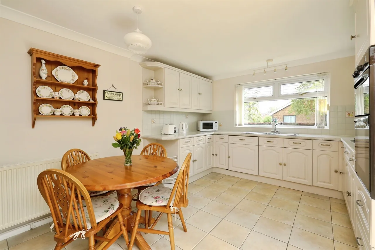 Hooton Close, Laughton, Sheffield, photo 9