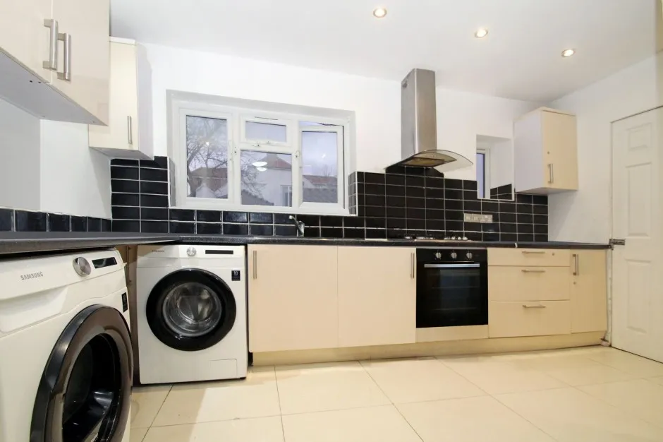 Cromer Close, Uxbridge, UB8, photo 2