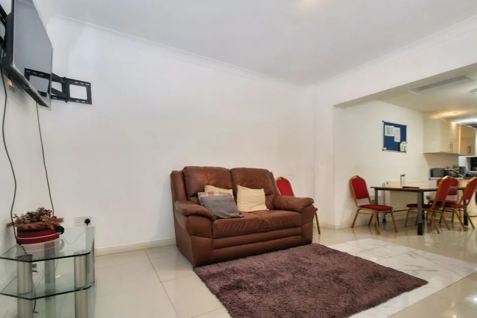 Cromer Close, Uxbridge, UB8, photo 4