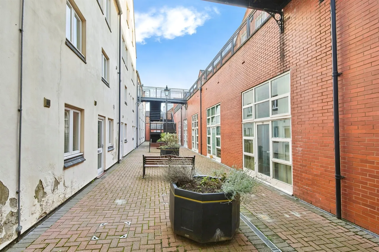 Grants Yard, Burton-On-Trent, DE14, photo 17