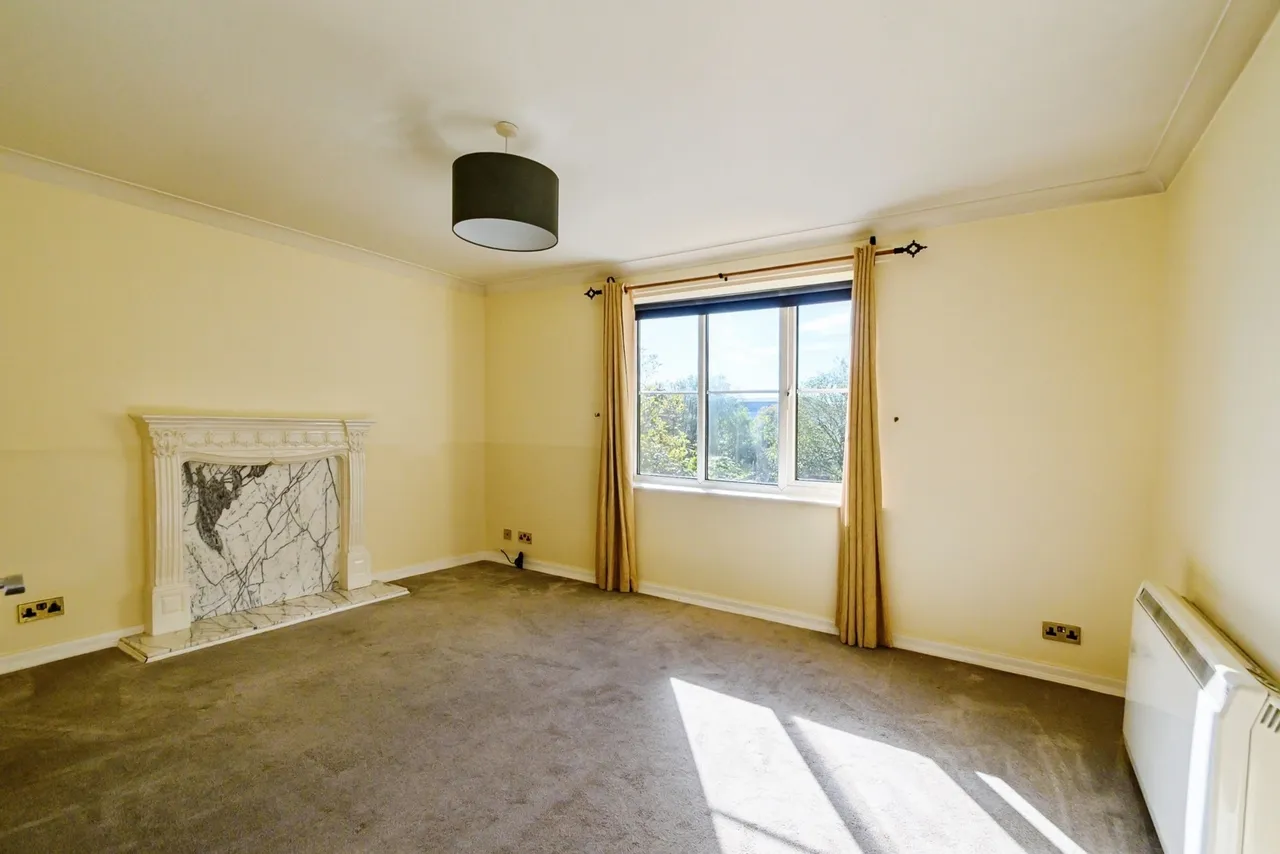 Longview Drive, Wardley, M27, photo 3