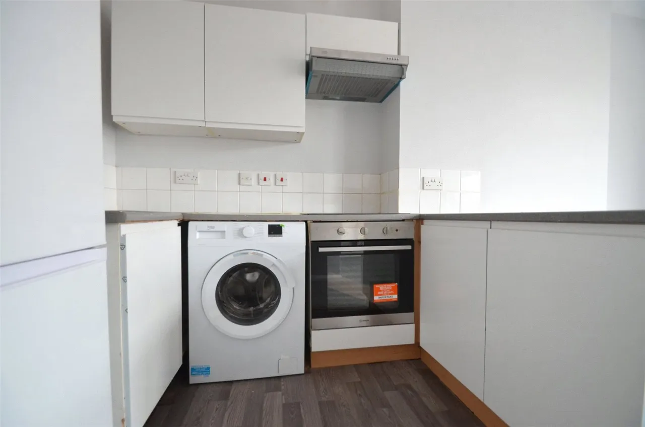 Ross Parade, Wallington Borough of Sutton, SM6, photo 6