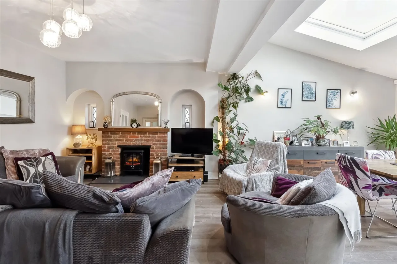 Hazel Close, Whitton, TW2 7NR, photo 5