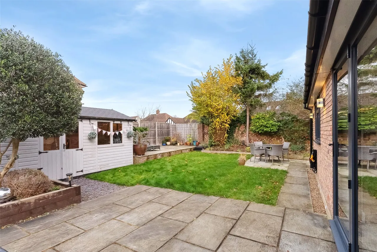 Hazel Close, Whitton, TW2 7NR, photo 2