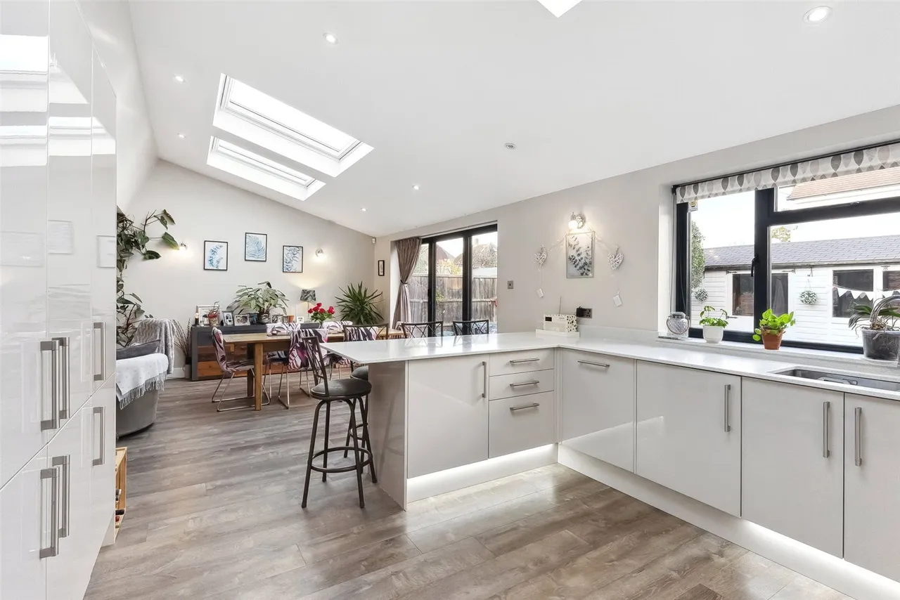 Hazel Close, Whitton, TW2 7NR, photo 3
