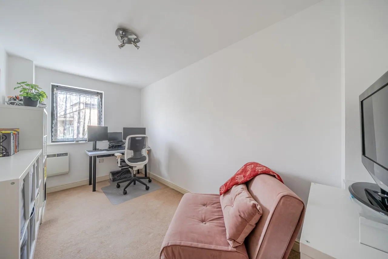 Balham High Road, Balham, SW17, photo 13