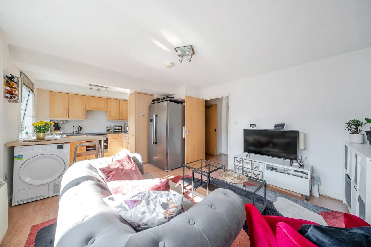Balham High Road, Balham, SW17, photo 8