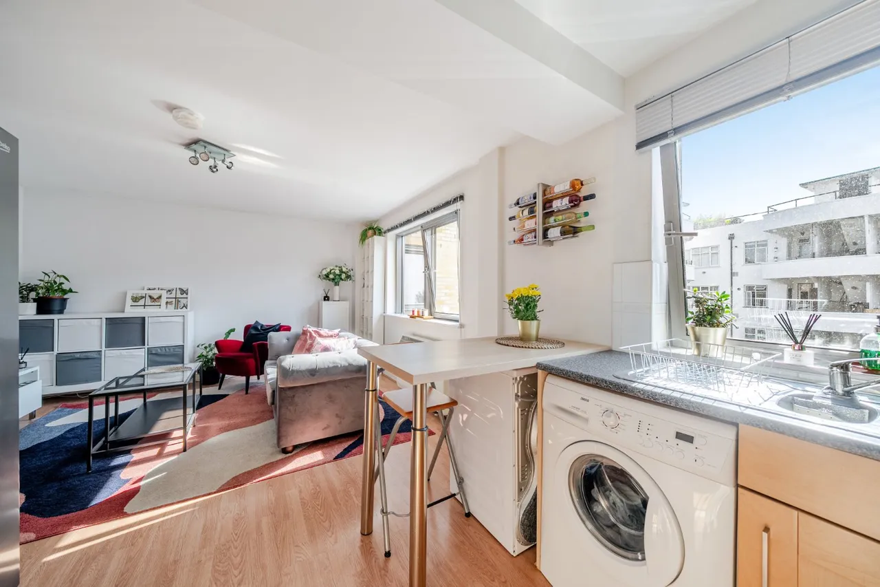 Balham High Road, Balham, SW17, photo 9