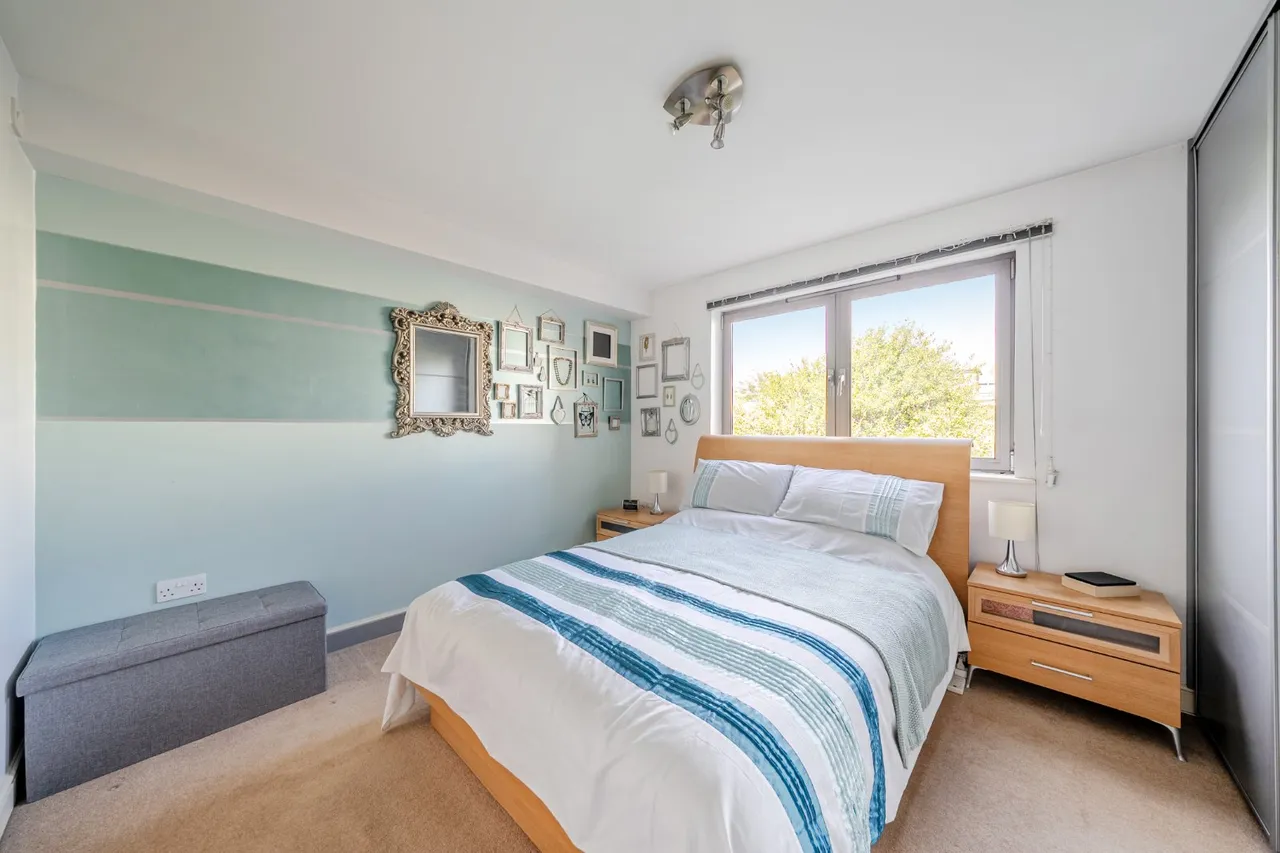 Balham High Road, Balham, SW17, photo 3