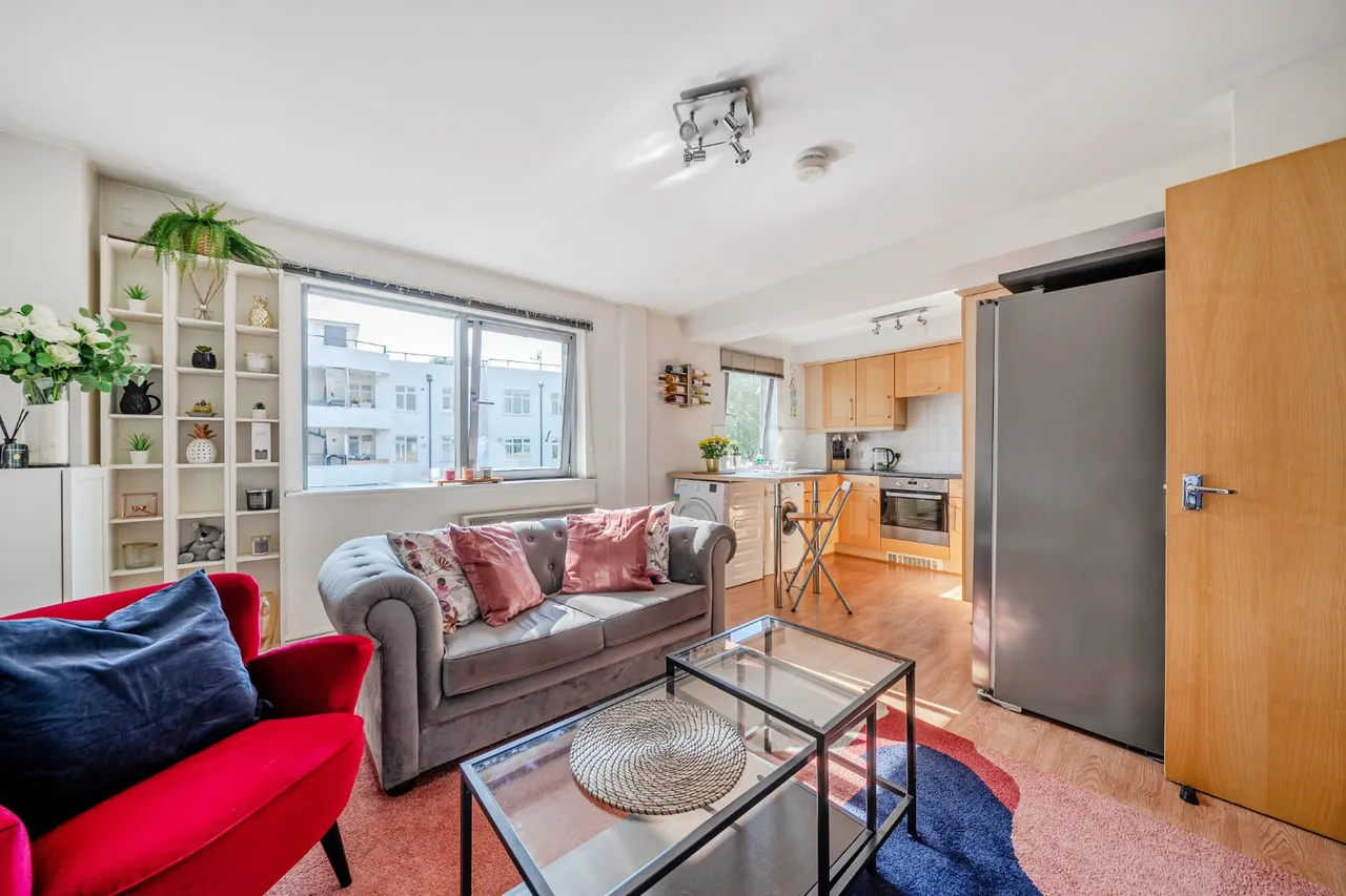 2 bed flat for sale, Balham High Road, Balham, SW17