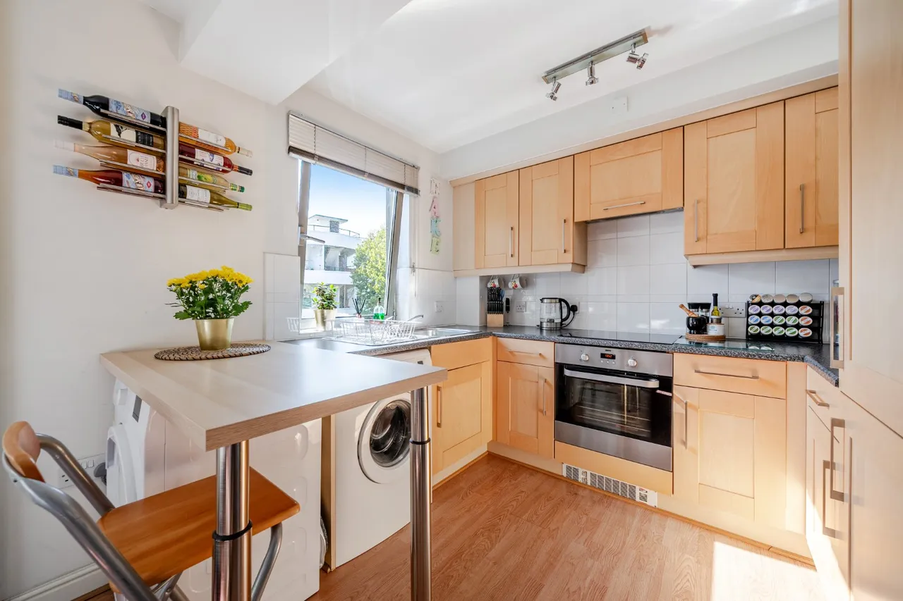 Balham High Road, Balham, SW17, photo 10