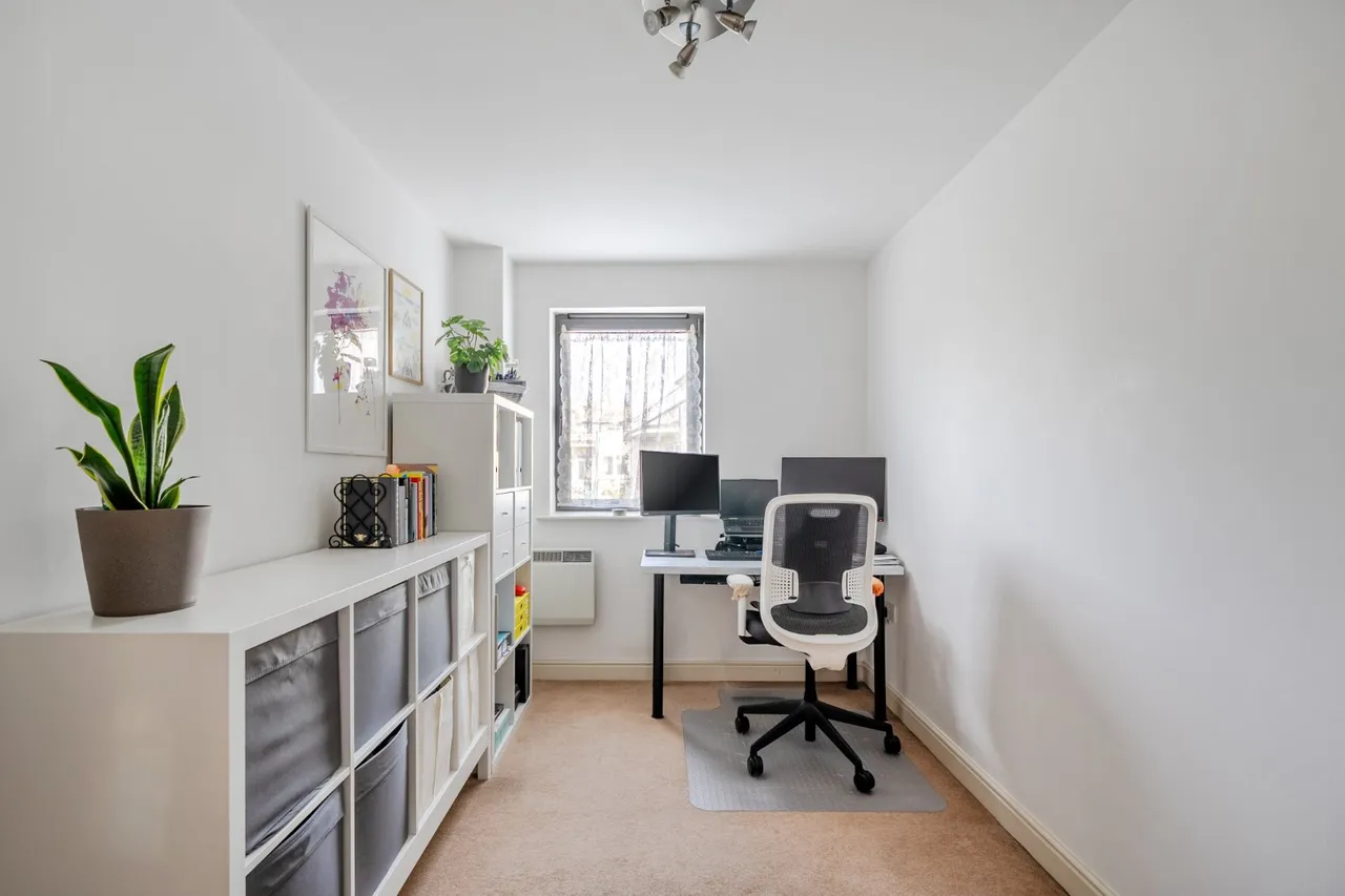 Balham High Road, Balham, SW17, photo 4