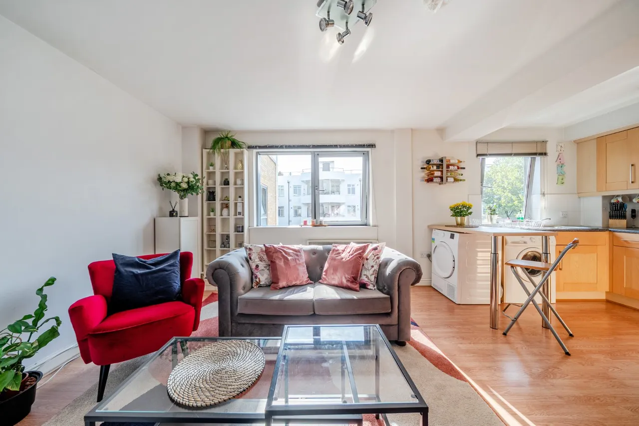 Balham High Road, Balham, SW17, photo 6