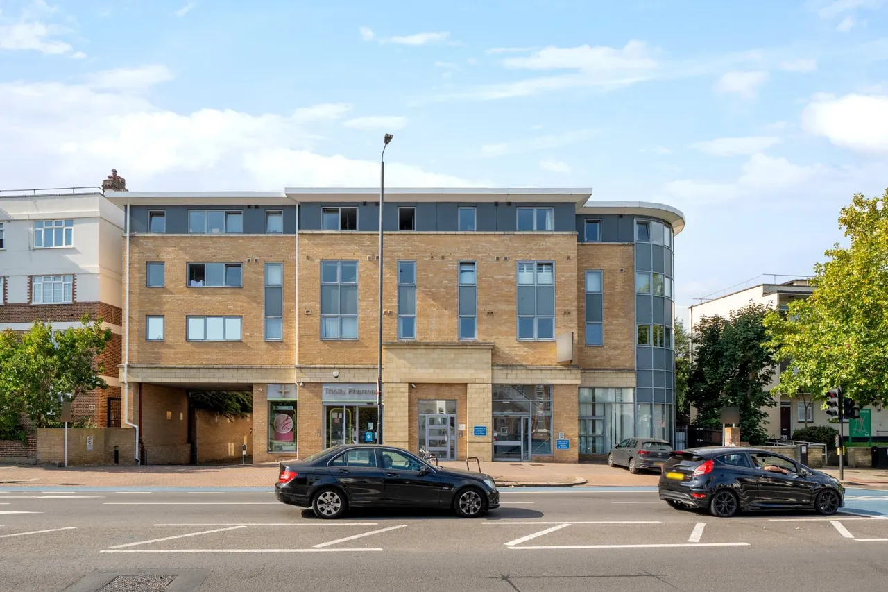 Balham High Road, Balham, SW17, photo 17