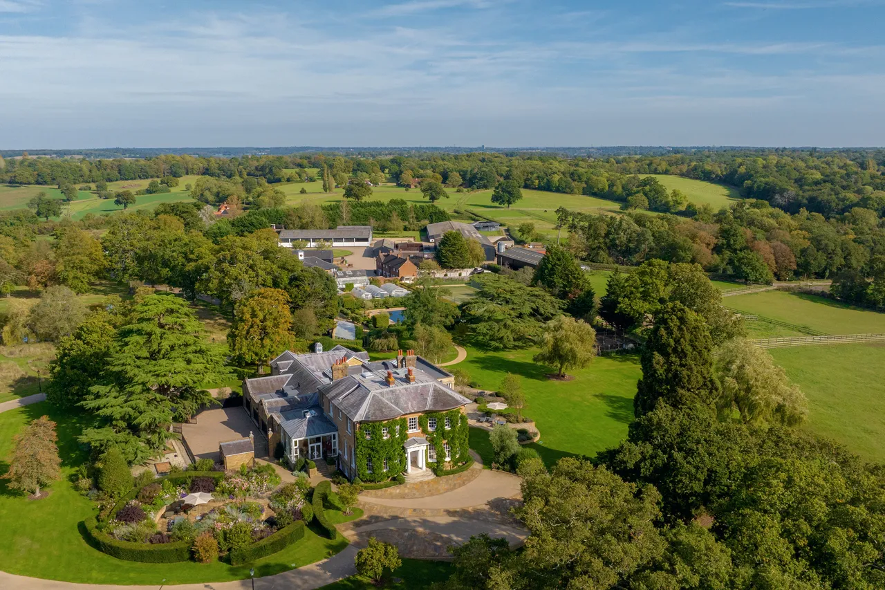 8 bed house for sale — Wood Hall Estate, Radlett, Hertfordshire