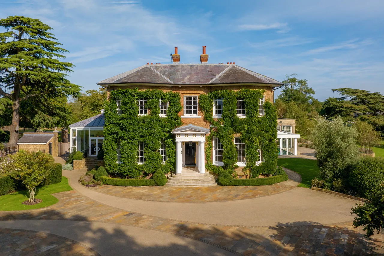 Wood Hall Estate, Radlett, Hertfordshire, photo 2