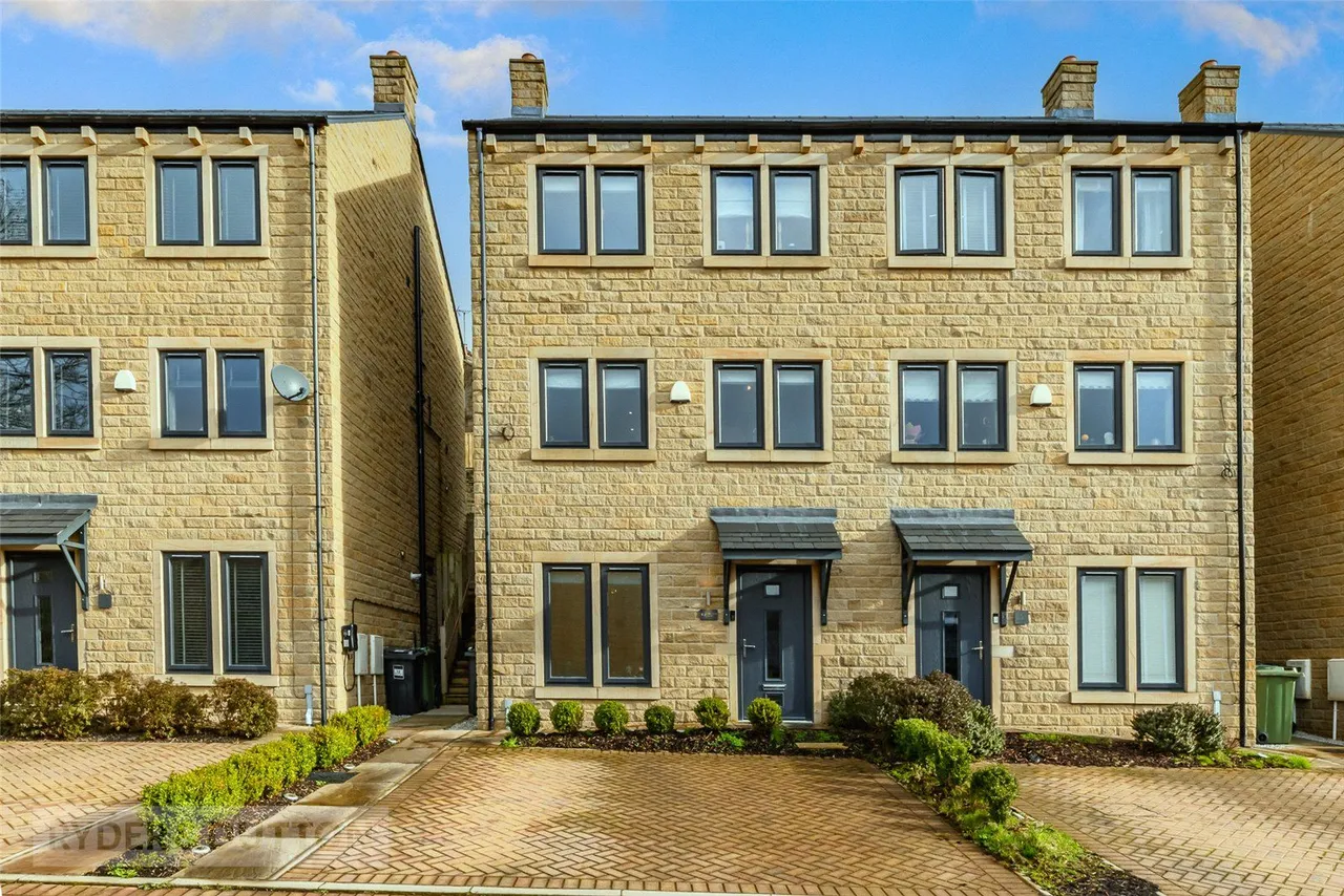 4 bed house for sale, Hillcrest View, Golcar, HD7
